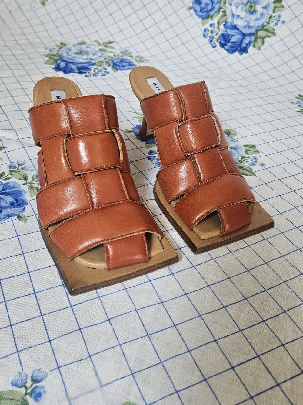 MIISTA Women's Tan Leather Woven Slide Sandals - Picture 2 of 10